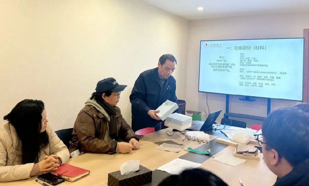 再强化 再提升|拼搏手机版app开展软体产品材料与工艺专题培训